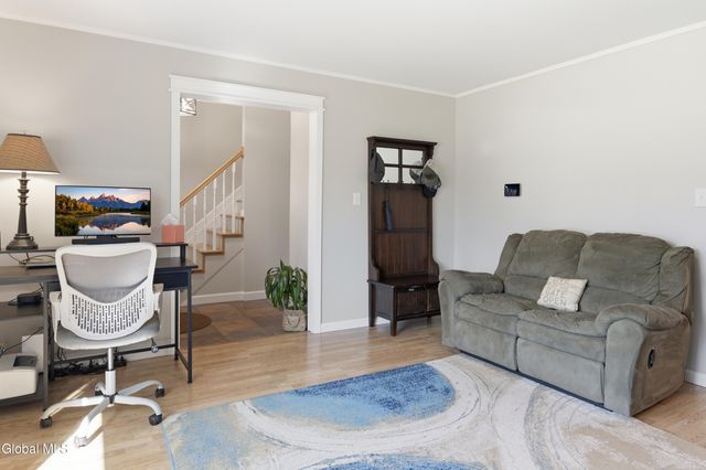 26 Sussex Way, Niskayuna, NY 12309