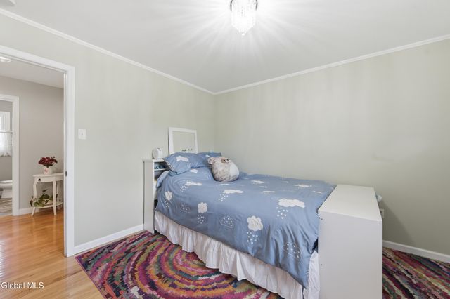 26 Sussex Way, Niskayuna, NY 12309