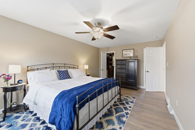 26 Sussex Way, Niskayuna, NY 12309