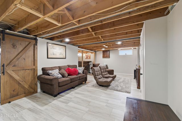 26 Sussex Way, Niskayuna, NY 12309