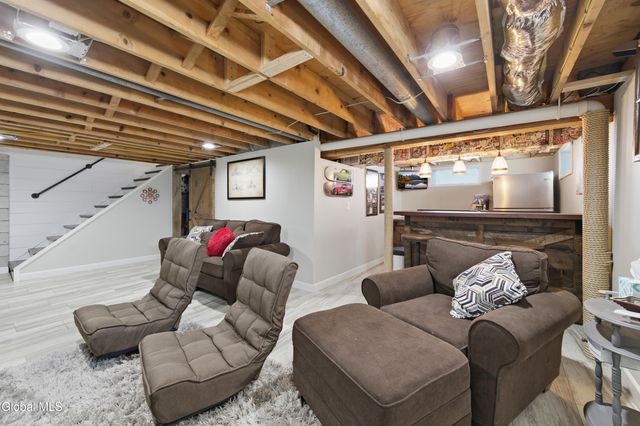 26 Sussex Way, Niskayuna, NY 12309