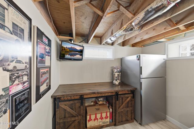 26 Sussex Way, Niskayuna, NY 12309