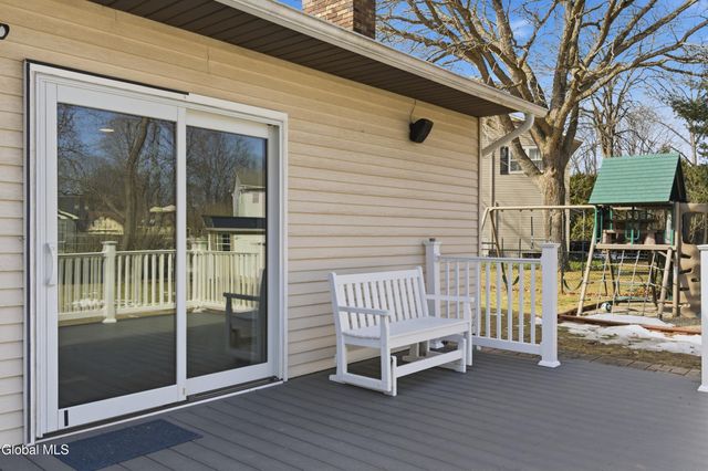 26 Sussex Way, Niskayuna, NY 12309