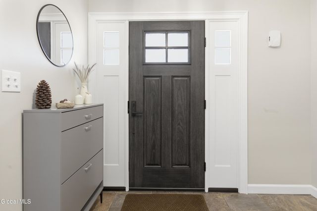 26 Sussex Way, Niskayuna, NY 12309