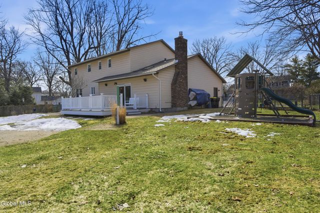 26 Sussex Way, Niskayuna, NY 12309