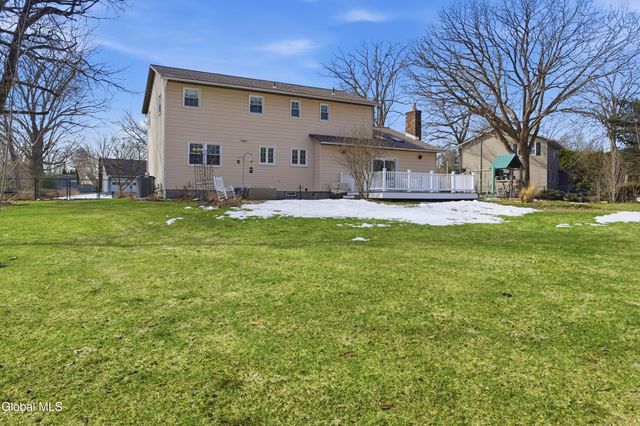 26 Sussex Way, Niskayuna, NY 12309