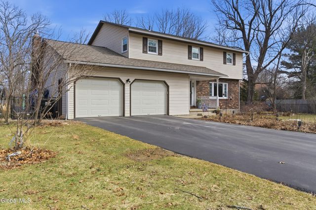 26 Sussex Way, Niskayuna, NY 12309