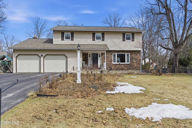 26 Sussex Way, Niskayuna, NY 12309