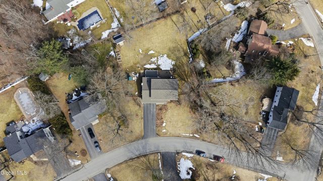 26 Sussex Way, Niskayuna, NY 12309