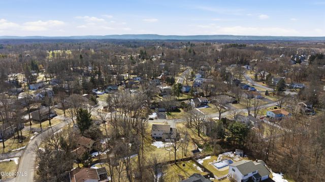 26 Sussex Way, Niskayuna, NY 12309