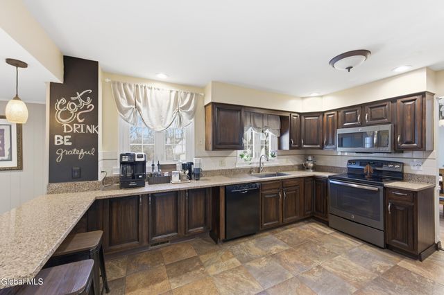 26 Sussex Way, Niskayuna, NY 12309