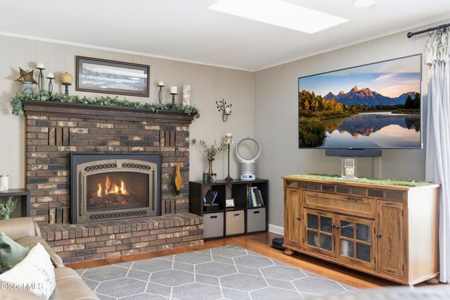 26 Sussex Way, Niskayuna, NY 12309