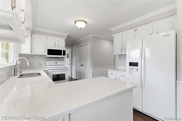1043 Westview Road, Bloomfield Hills, MI 48304