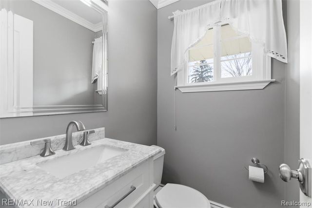 1043 Westview Road, Bloomfield Hills, MI 48304