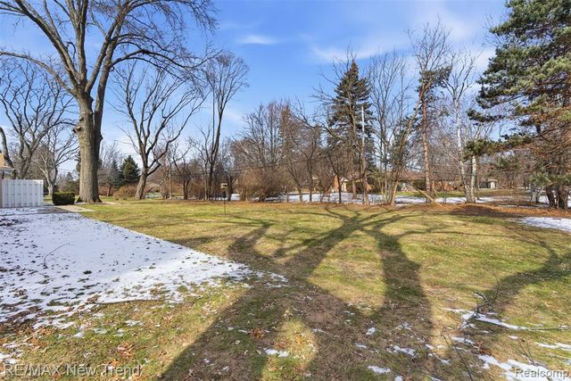 1043 Westview Road, Bloomfield Hills, MI 48304