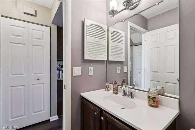 14648 Settlers Way 161, Strongsville, OH 44149