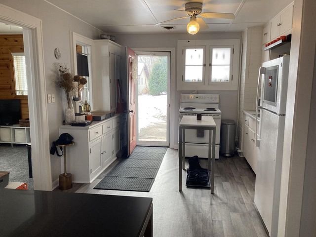 2224 Hwy 51, Stoughton, WI 53589