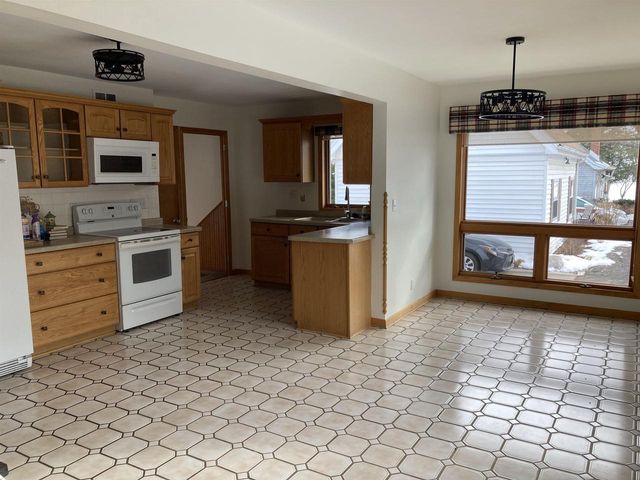 2224 Hwy 51, Stoughton, WI 53589