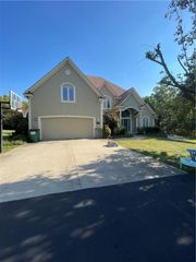 14815 Black Oak Drive, Smithville, MO 64089