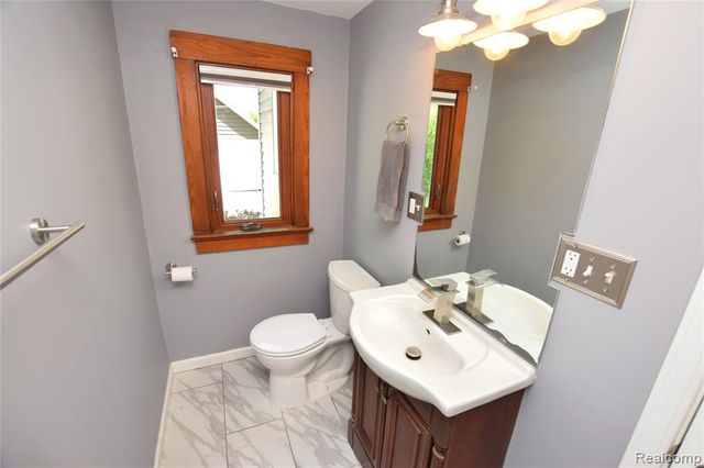 404 N Adelaide Street, Fenton, MI 48430