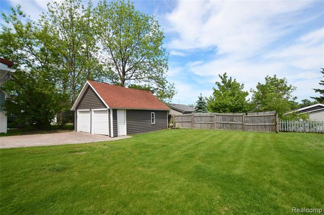 404 N Adelaide Street, Fenton, MI 48430