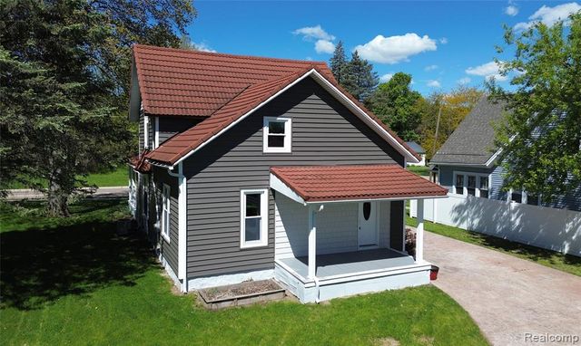 404 N Adelaide Street, Fenton, MI 48430