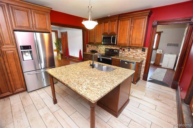 404 N Adelaide Street, Fenton, MI 48430