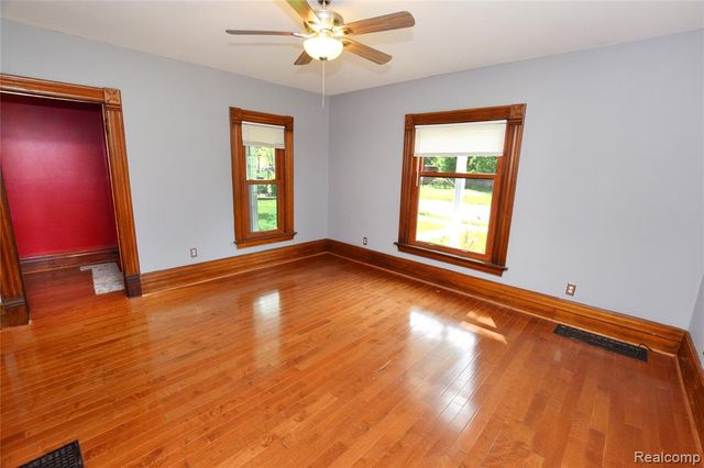 404 N Adelaide Street, Fenton, MI 48430