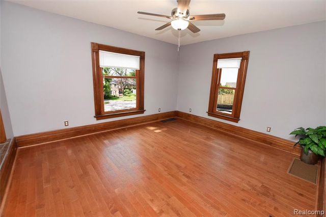 404 N Adelaide Street, Fenton, MI 48430