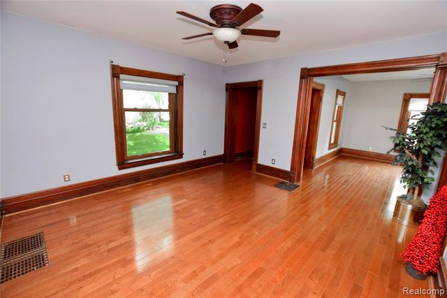 404 N Adelaide Street, Fenton, MI 48430