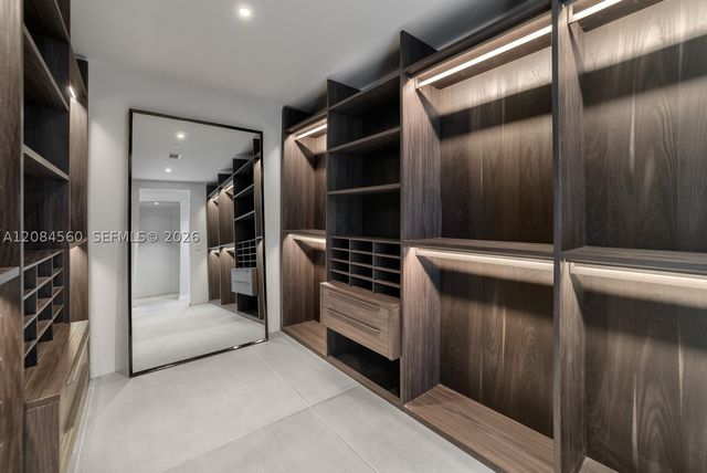 2000 S Ocean Dr 19A, Hallandale Beach, FL 33009