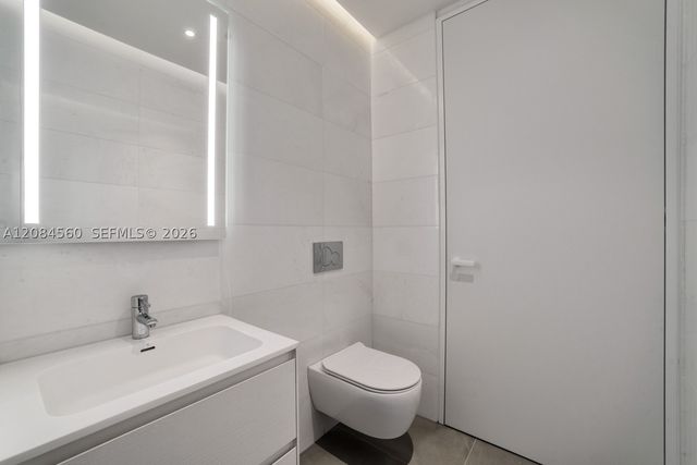 2000 S Ocean Dr 19A, Hallandale Beach, FL 33009
