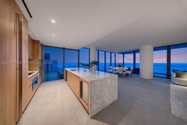 2000 S Ocean Dr 19A, Hallandale Beach, FL 33009