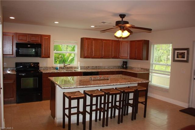 6140 Standing Oaks, Naples, FL 34119