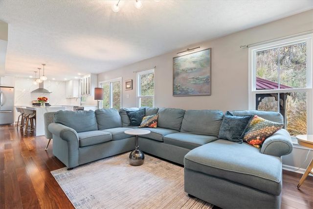 216 Lori Rd, Richland, PA 15044