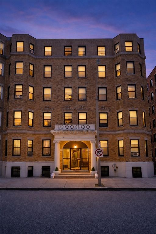 5 Royce Rd 6, Boston, MA 02134