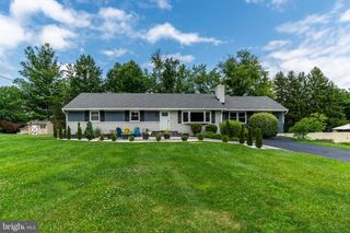 6 MORNINGSIDE DR, Pennington, NJ 08534