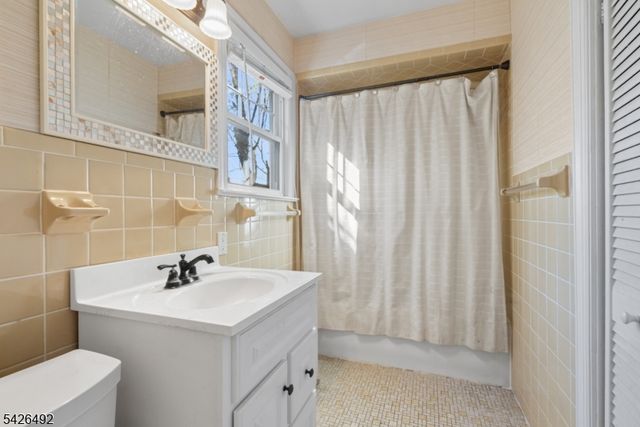 59 W Passaic St, Maywood Boro, NJ 07607