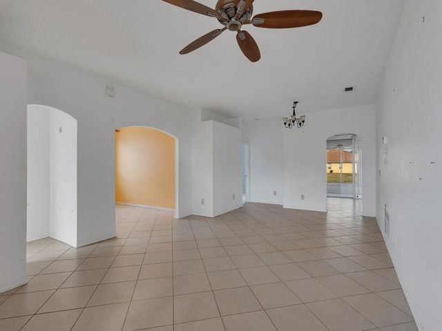 1008 NW Tuscany Drive, Port St. Lucie, FL 34986