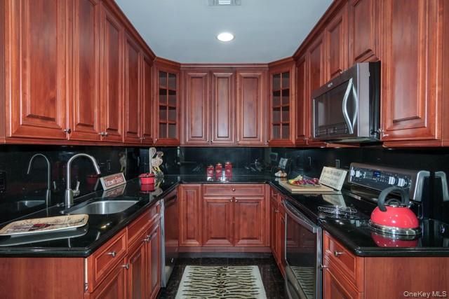 203 Adams Way 203, Sayville, NY 11782