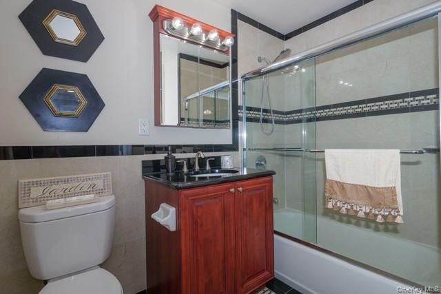 203 Adams Way 203, Sayville, NY 11782