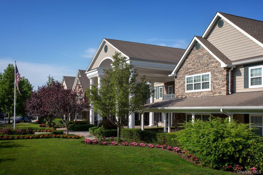 203 Adams Way 203, Sayville, NY 11782