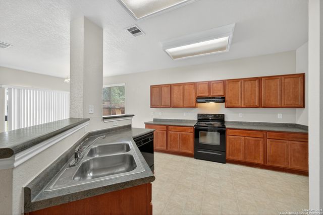 221 Springtree Cove, Cibolo, TX 78108