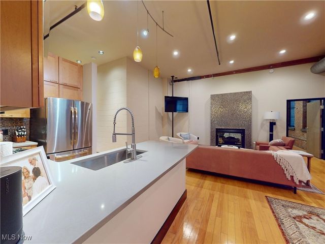 1260 W 4th Street 402, Cleveland, OH 44113