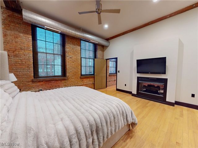 1260 W 4th Street 402, Cleveland, OH 44113