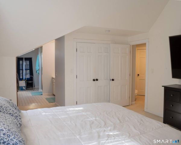 35 Shingle Mill Road, Simsbury, CT 06092