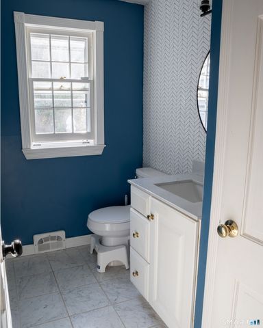 35 Shingle Mill Road, Simsbury, CT 06092