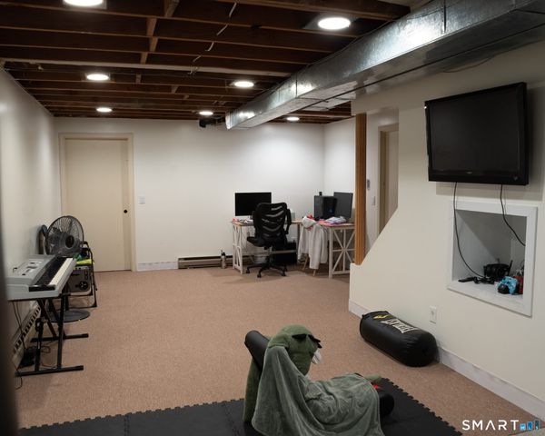 35 Shingle Mill Road, Simsbury, CT 06092