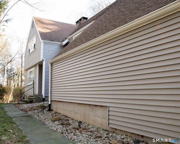 35 Shingle Mill Road, Simsbury, CT 06092