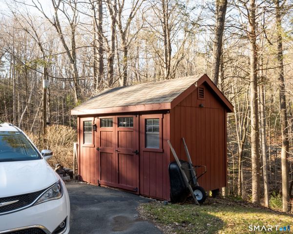 35 Shingle Mill Road, Simsbury, CT 06092